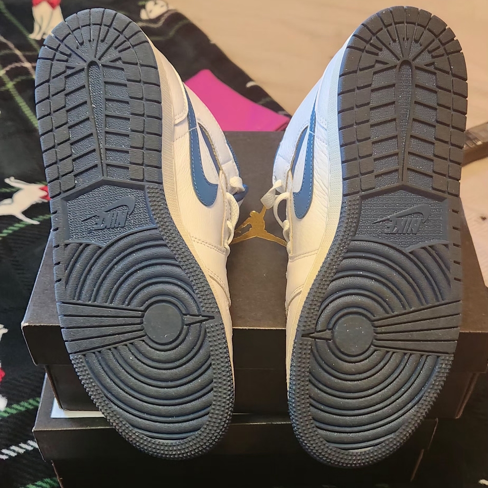 Nike Air Jordan 1 Mids Kids' White and Blue Sneakers Youth Size 5.5 - Picture 8 of 10